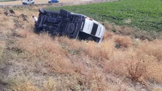 Öğretmen servisi şarampole devrildi: 10 yaralı