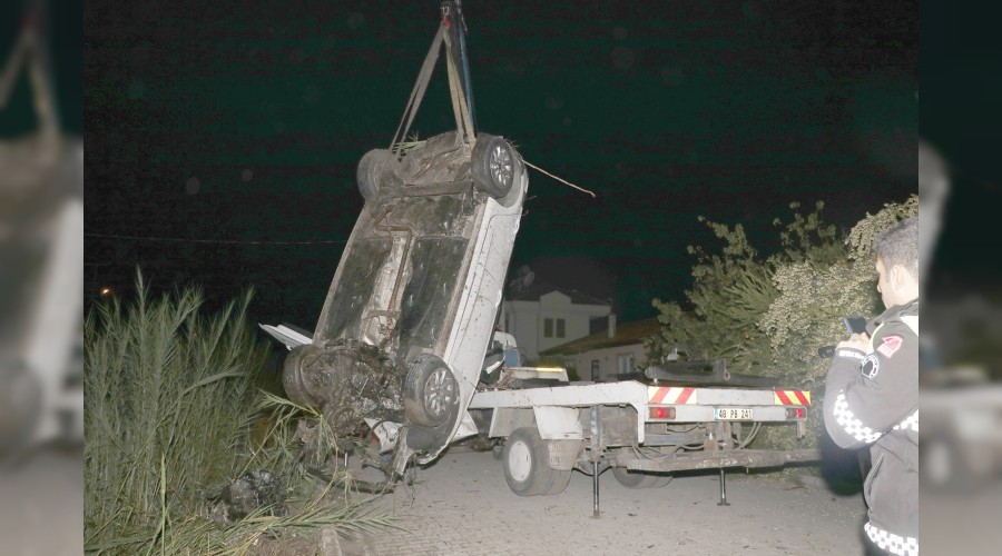 Otomobil dereye uçtu: 1 ölü