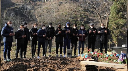 Özkan Sümer'in mezarını ziyaret ettiler