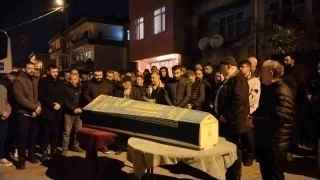 Pendik'te boşandığı eşini sokak ortasında bıçaklayarak öldürdü