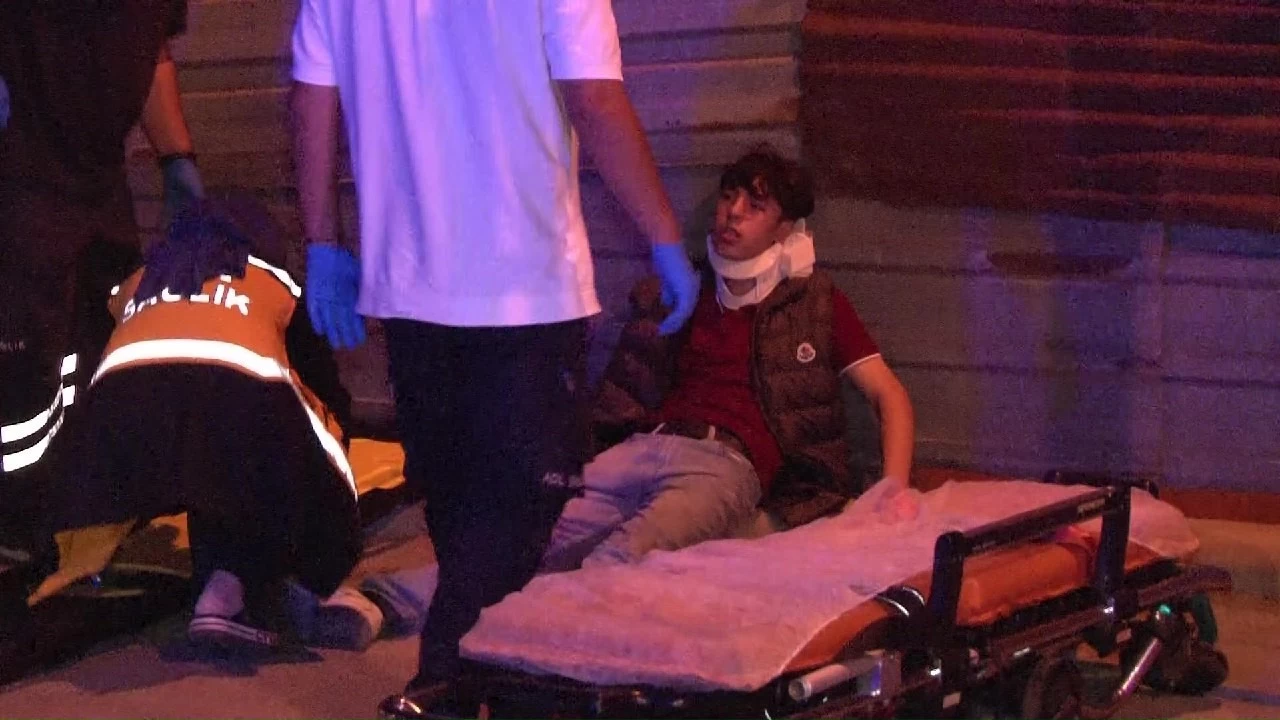 Sancaktepe'de 2 araç çarpıştı: 2'si çocuk 6 ağır yaralı