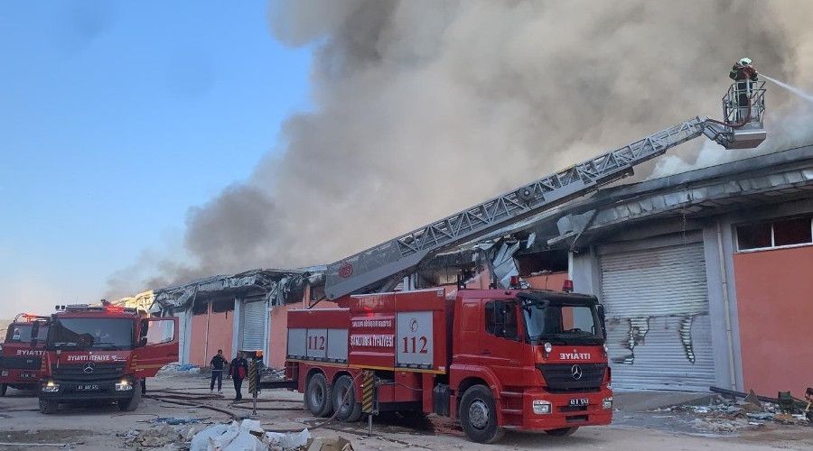 Şanlıurfa'da lojistik deposunda yangın