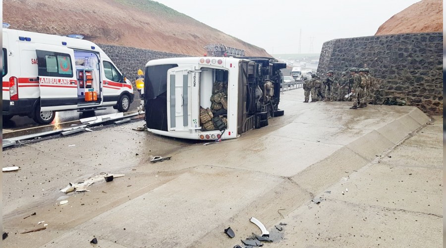 Şırnak'ta askeri araç devrildi: 1 şehit, 20 yaralı