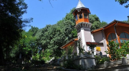 Tarihi mezarlıkta peyzaj düzenlemesi