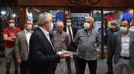 Tarihi Üzüm Pazarı'nda çalışma