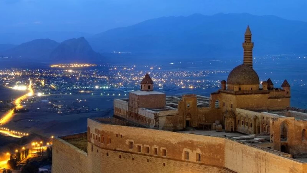 Tarihin kalbinde bir ibadethane: Beyazıt Eski Camii