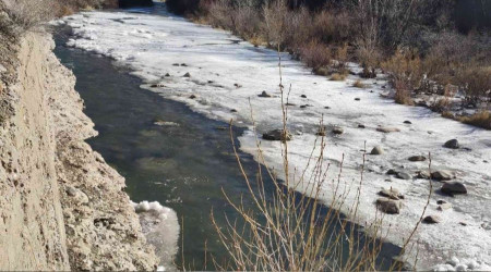 Tunceli'de nehirler buz tuttu