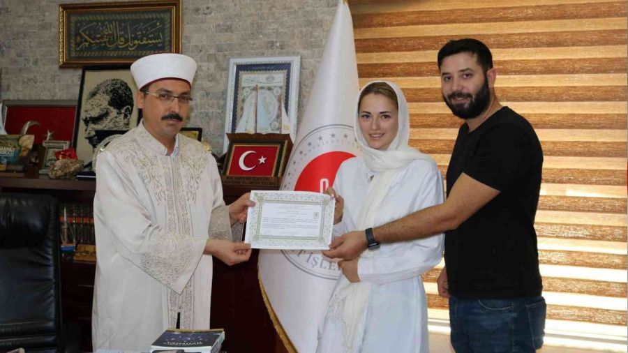 Ukraynalı Kolos Müslüman olup 'Amine' adını aldı