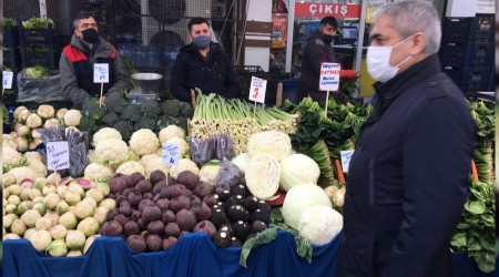 Zeytinburnu'nda semt pazarlarında korona denetimi