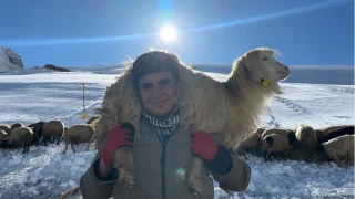 1 buçuk metreyi aşan karda zorlu mesai