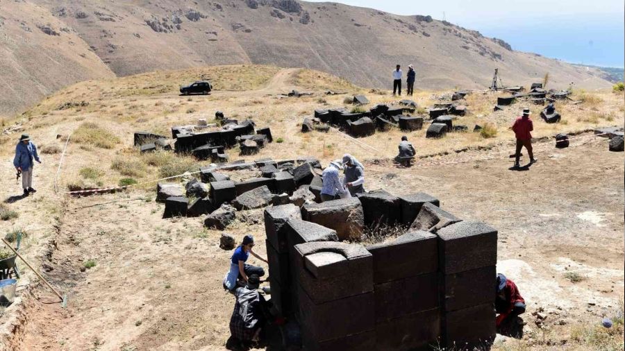 2 bin 300 rakımda Urartu'nun gizemi araştırılıyor