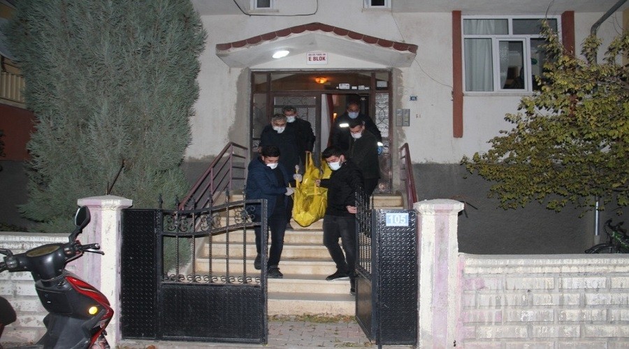 4 aylık eşini katletti