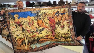 55 yaşındaki öğretmen 25 ülkeden 150 halı ile koleksiyon oluşturdu