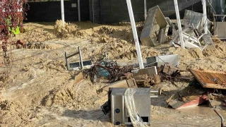 Alanya'da taşan dere 5 yıldızlı otelin sahildeki kafesini yıktı