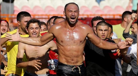 Ali Gürbüz'ün sırtı yere gelmiyor