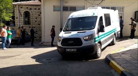 Alt geçit duvarına çarptı