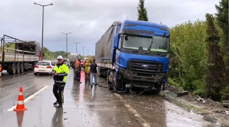 Anadolu Otoyolu'nu kilitleyen kaza