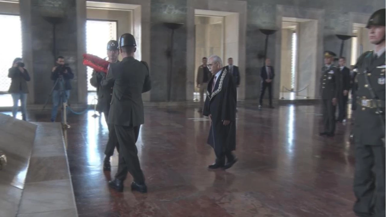 Anayasa Mahkemesinden Anıtkabir'e 63. kuruluş yıl dönümü ziyareti
