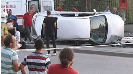 Ankara'da otomobil otobüs durağına daldı: 6 yaralı