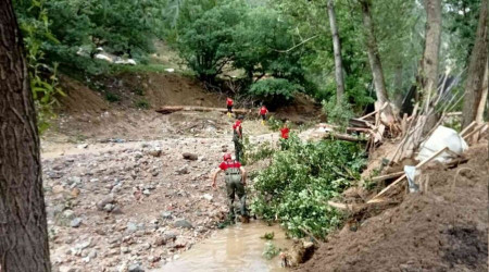 Ankara'da yaşanan sel felaketinde kaybolan bir kişiyi arama çalışmaları sürüyor