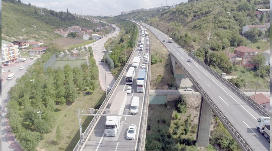 Araçlar birbirine girdi, böyle oldu