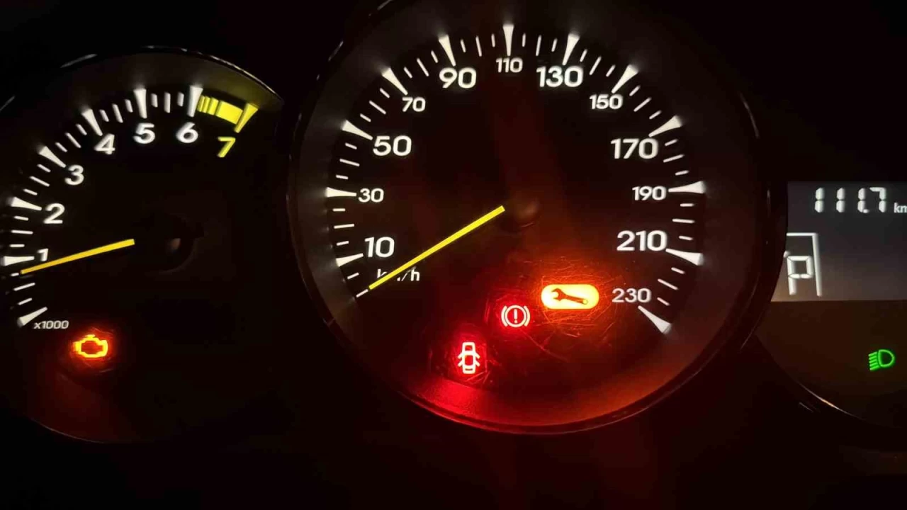 Araçtaki arıza ikaz ışıkları dikkate alınmalı