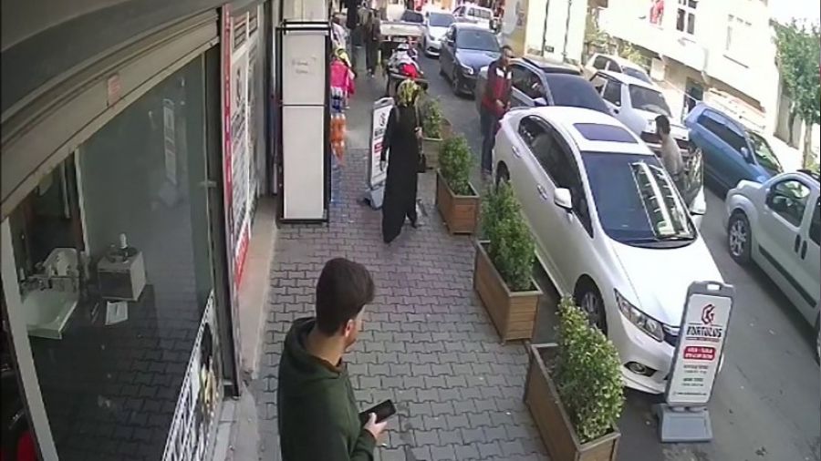 Arnavutköy'de park kavgasında silahlar konuştu