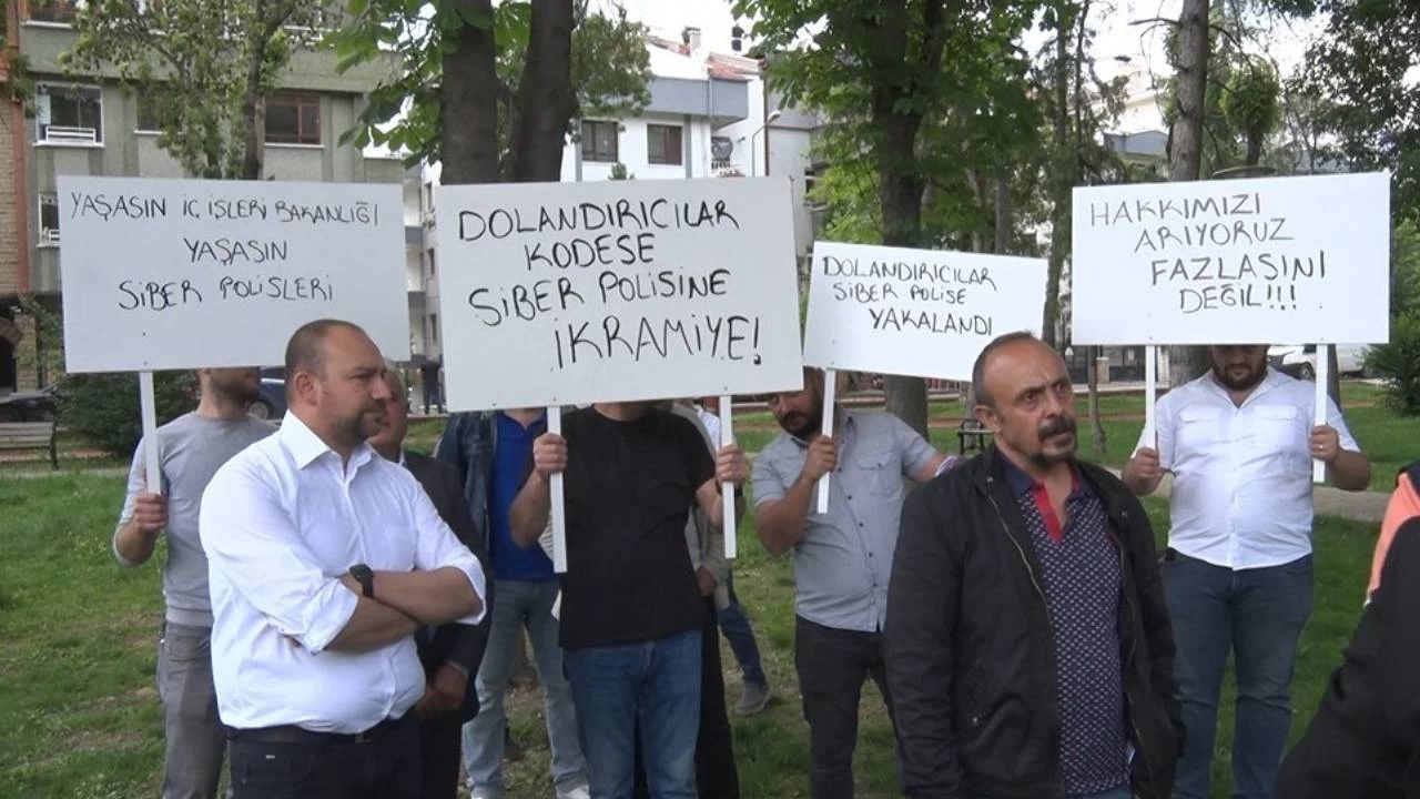 Aşkım Kapışmak'ın da gözaltına alındığı 'Smart Trade Coin' mağdurlarından basın açıklaması