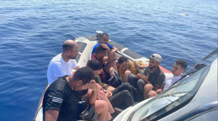 Ayvalık'ta 9 kaçak göçmen kurtarıldı