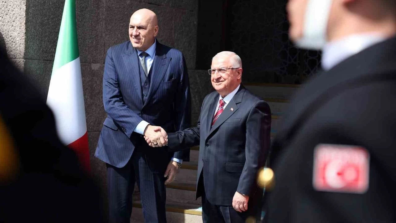 Bakan Güler İtalya Savunma Bakanı ile bir araya geldi