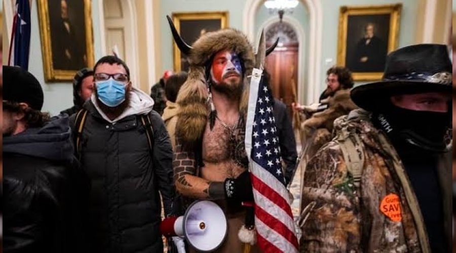 Baskında şiddete karışanlar gözaltına alınıyor