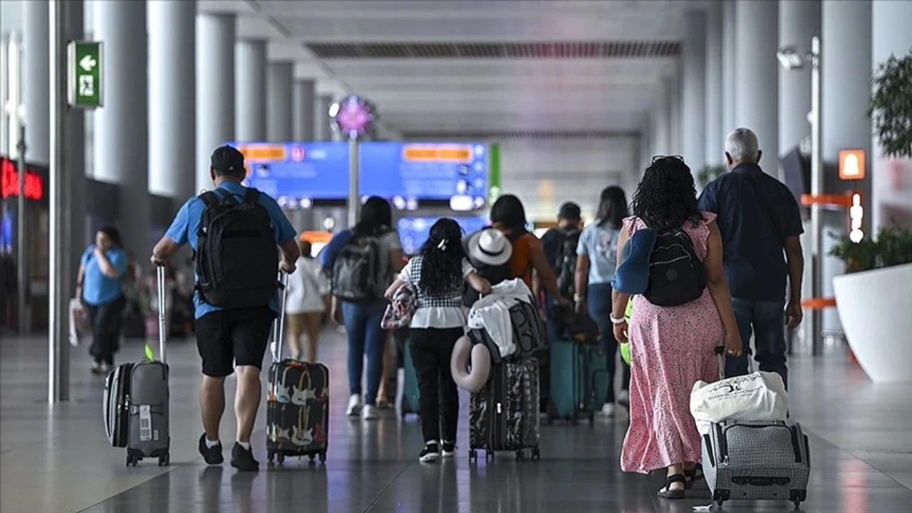 Bayram tatilinde havalimanlarnda 8 milyon yolcuya hizmet verildi
