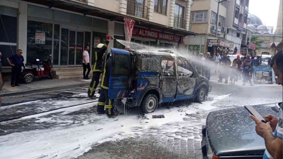 Biga'da jandarmaya ait araç yandı