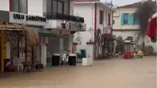 Bozcaada'da sokaklar göle döndü