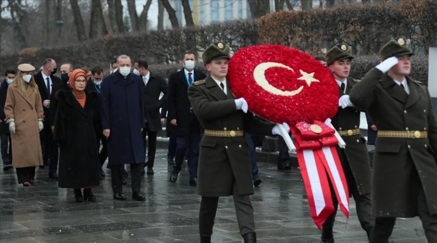 Cumhurbaşkanı Erdoğan resmi törenle karşılandı