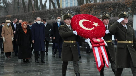 Cumhurbaşkanı Erdoğan resmi törenle karşılandı