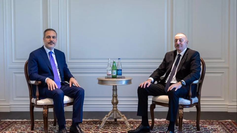Dışişleri Bakanı Hakan Fidan, Asya'da Karşılıklı İşbirliği ve Güven Artırıcı Önlemler Konferansı'nın (CICA) 7. Zirvesi’ne katılmak ve ikili temaslarda bulunmak üzere Azerbaycan'ın başkenti Bakü’ye gitti. Fidan zirvede tarihi bir protestoya imza attı