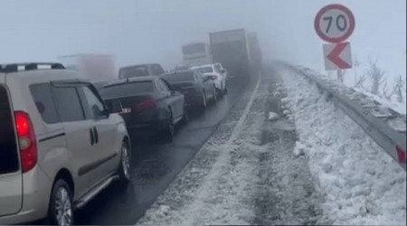 Diyarbakır'da hava ve karayoluna kar engeli