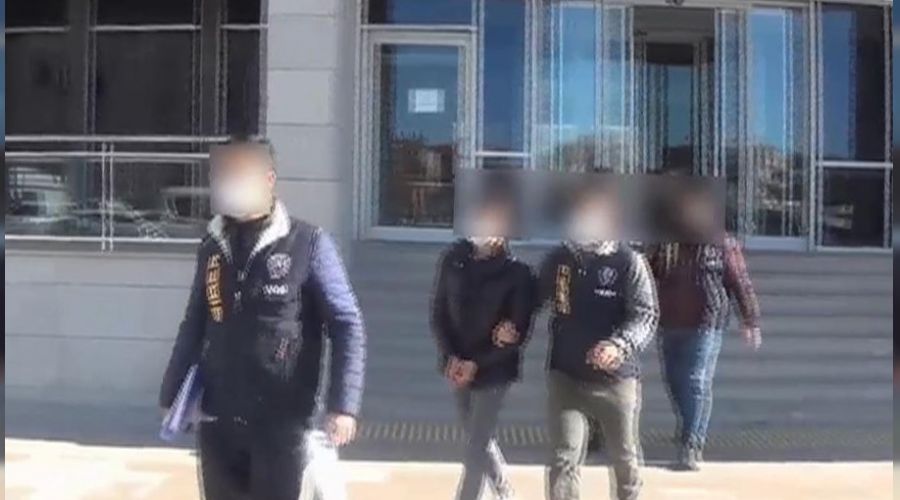 Dolandırıcılar bankada suçüstü yakalandı