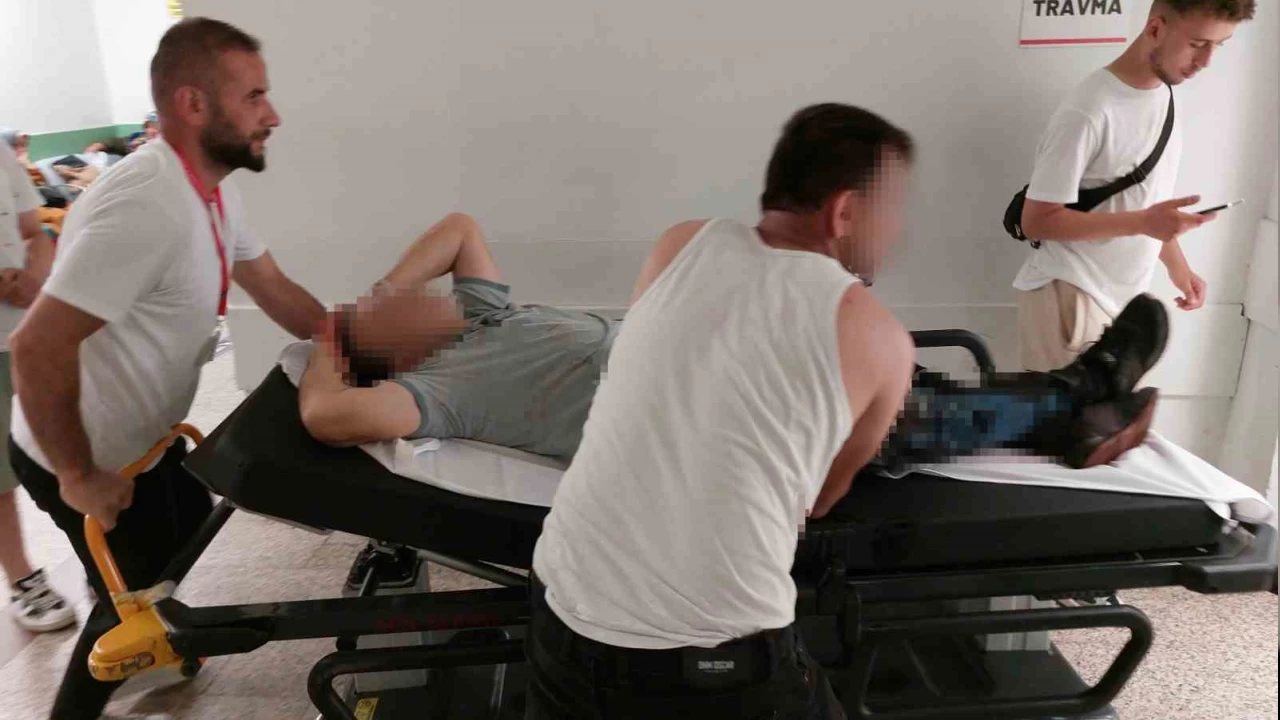 Düğünde kazara kendini vurdu