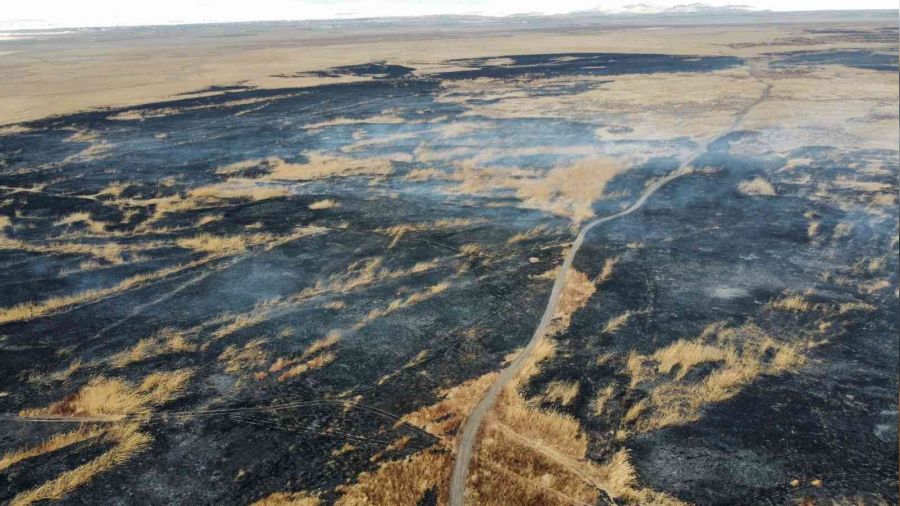 Eber Gölü'nde ardı ardına çıkan yangınlar gizemini koruyor