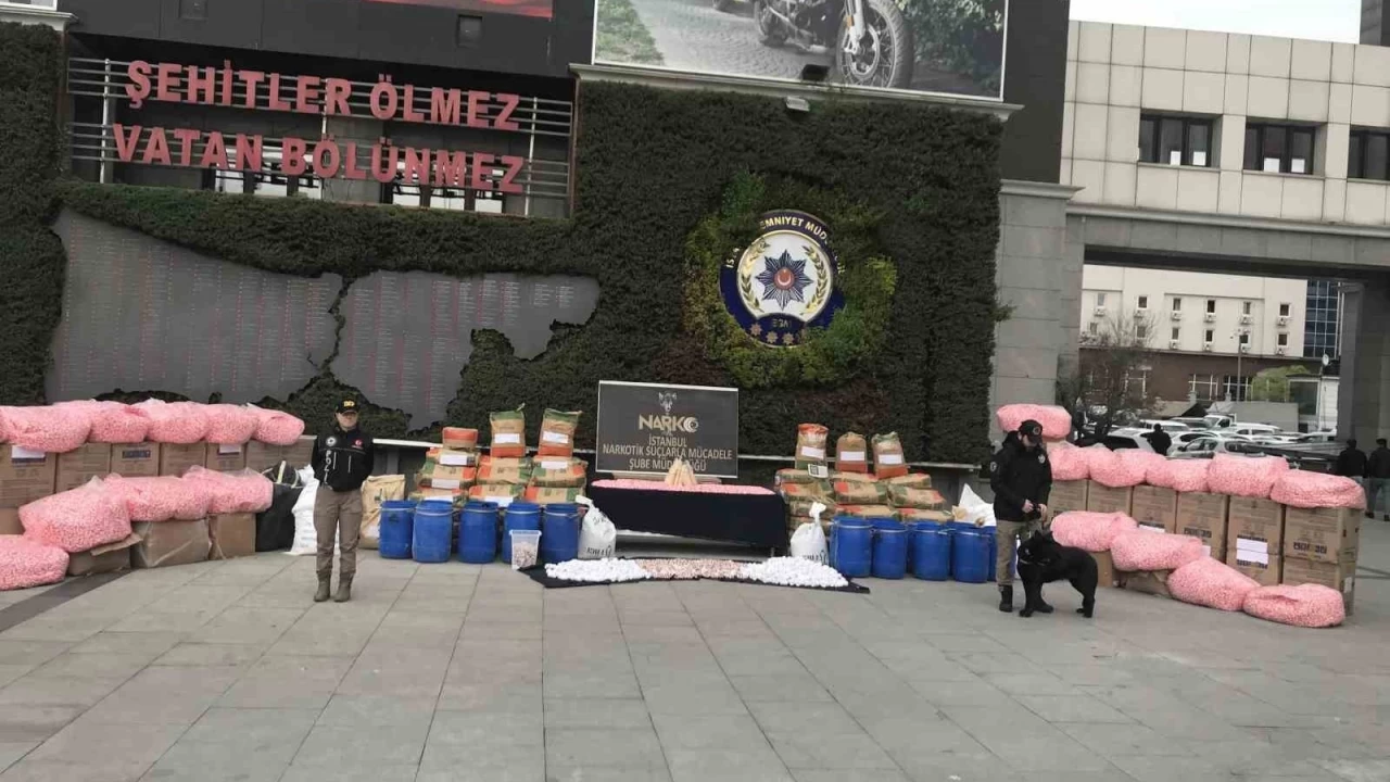 Emniyette uyuşturucu sergisi