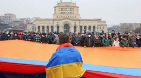 Ermeniler yine Paşinyan'ın istifasını istiyor