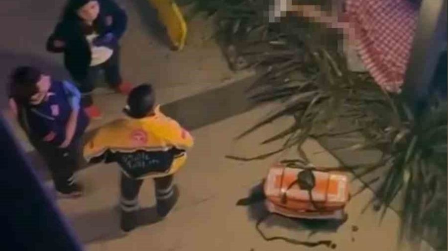 Esenyurt'ta İran uyruklu bir genç, 25'inci kattan düştü!