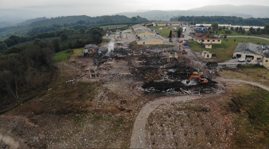 Facia göstere göstere gelmiş