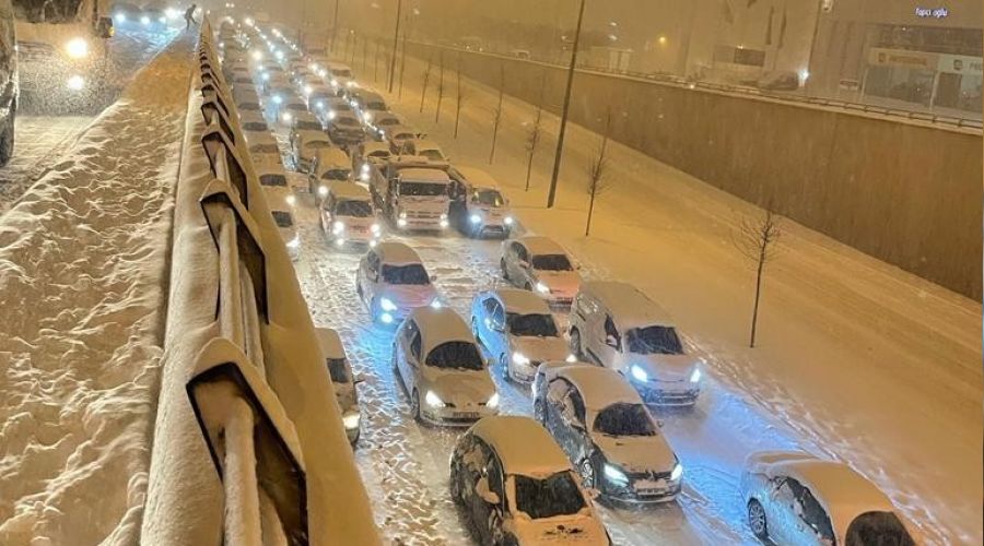 Gaziantep'te kar trafii durdurdu