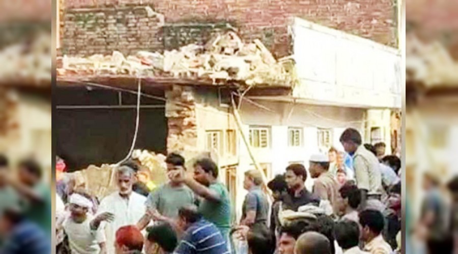 Hindistan'da bina çöktü: 10 ölü