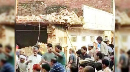 Hindistan'da bina çöktü: 10 ölü