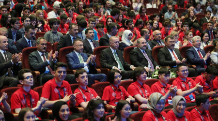 'İçinizden birileri, bir veya ikisi uzaya gidecek'