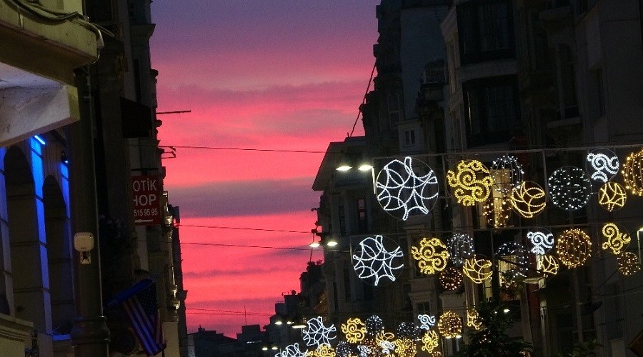 stiklal Caddesi'nde gn batm